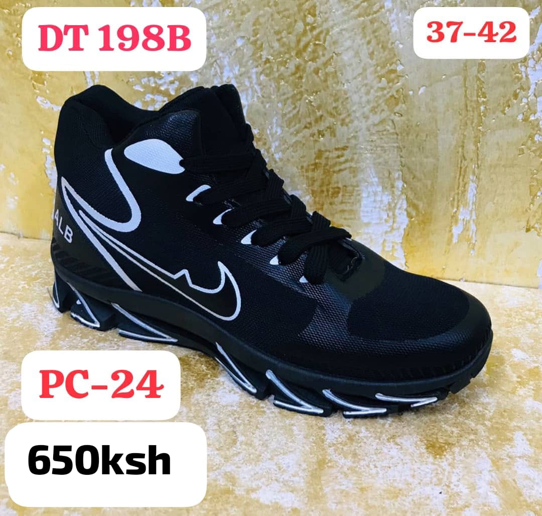 Space All black Sneakers