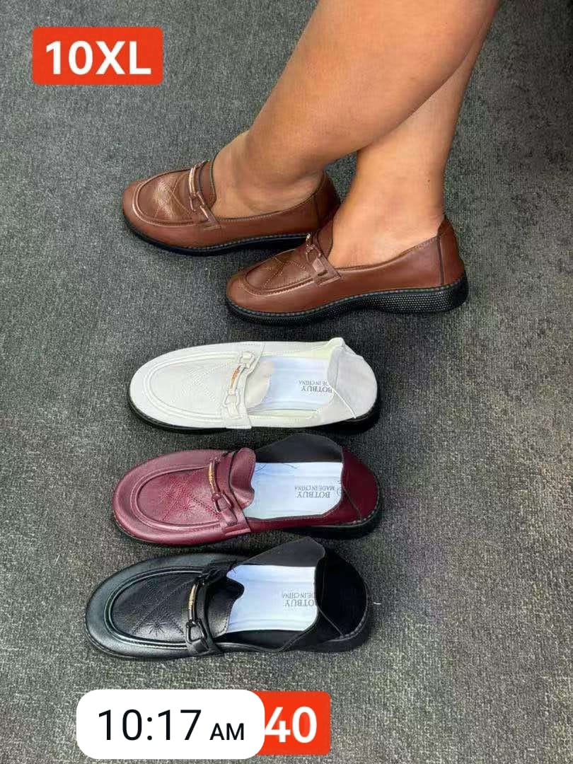 Official ladies closed flat shoe
