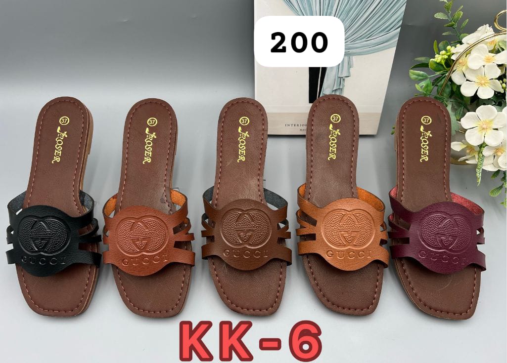 Gucci rosser flat sandals