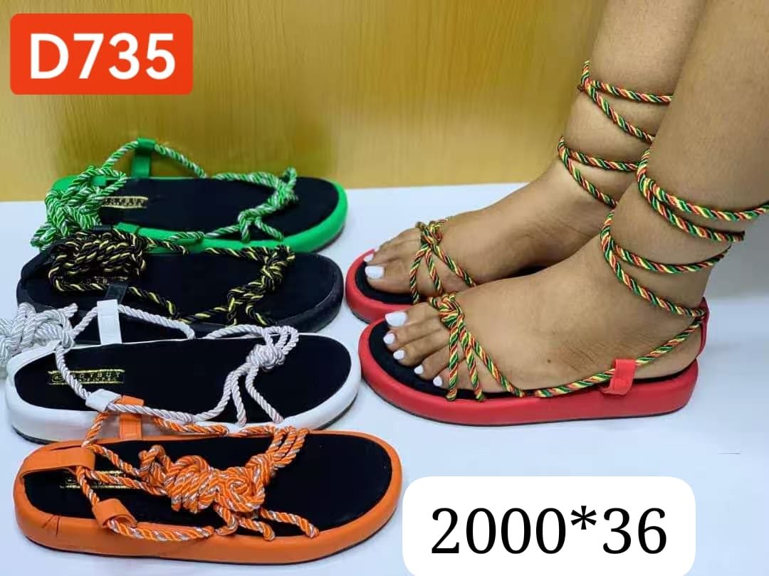 Ladies sandal with strands