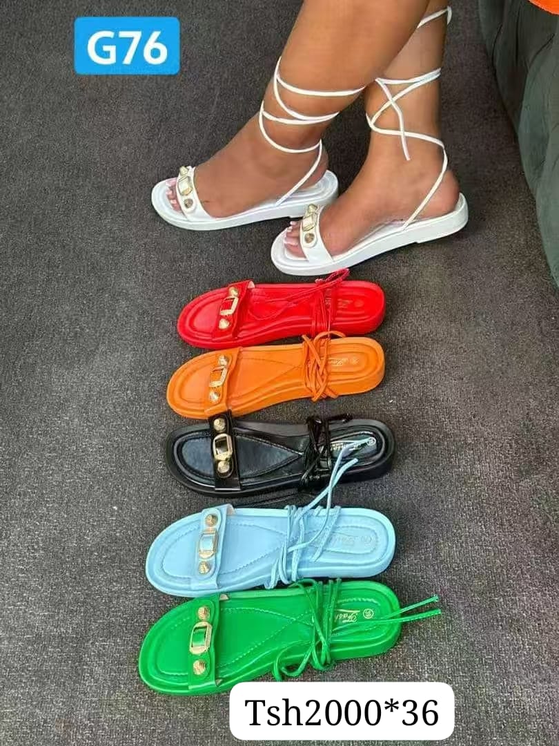 Ladies open sandal with strands