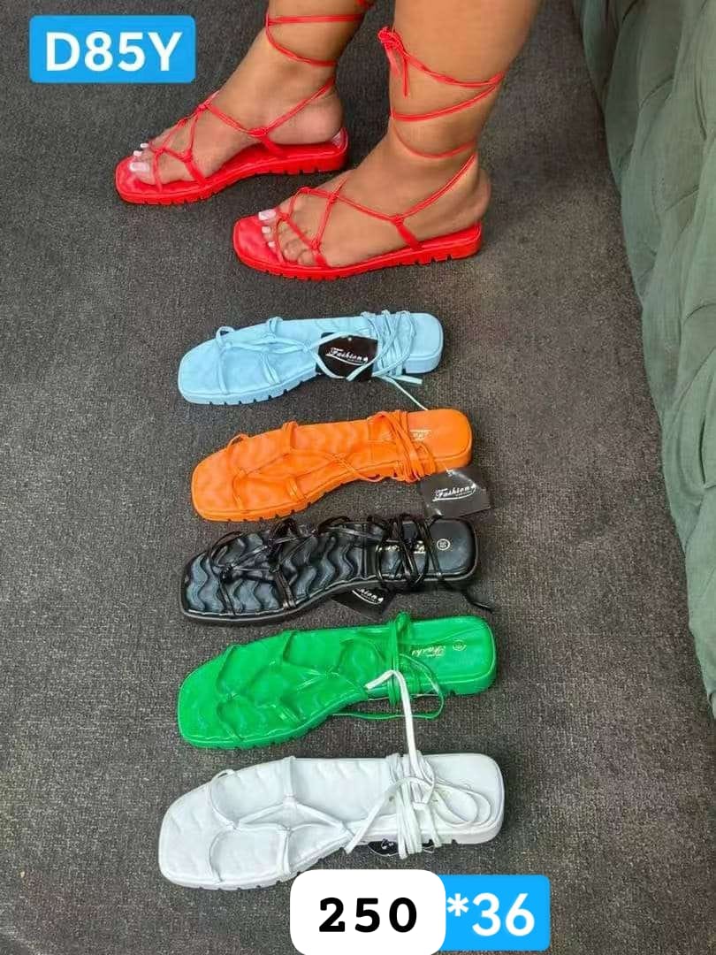 D85Y sandals