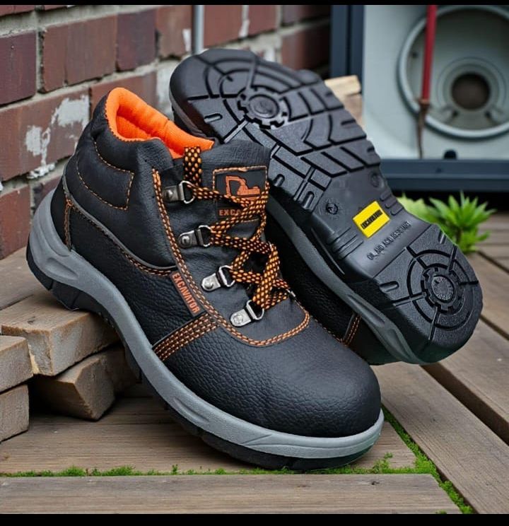 Excavator safety boots